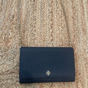 TORY BURCH *NWOT* Emerson Chain Wallet Crossbody Bag in Navy with gold hardware
